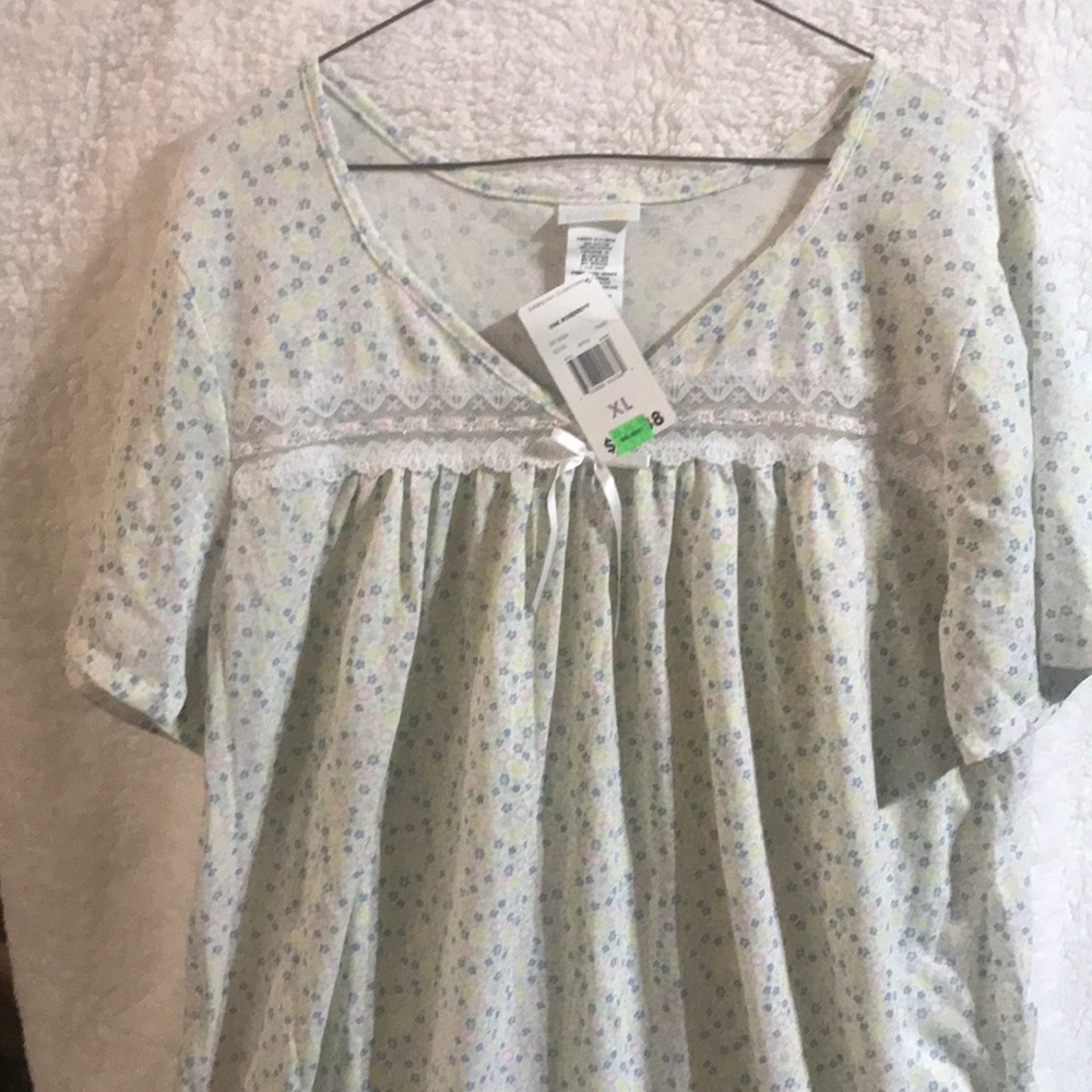 NWT simply basic nightgown